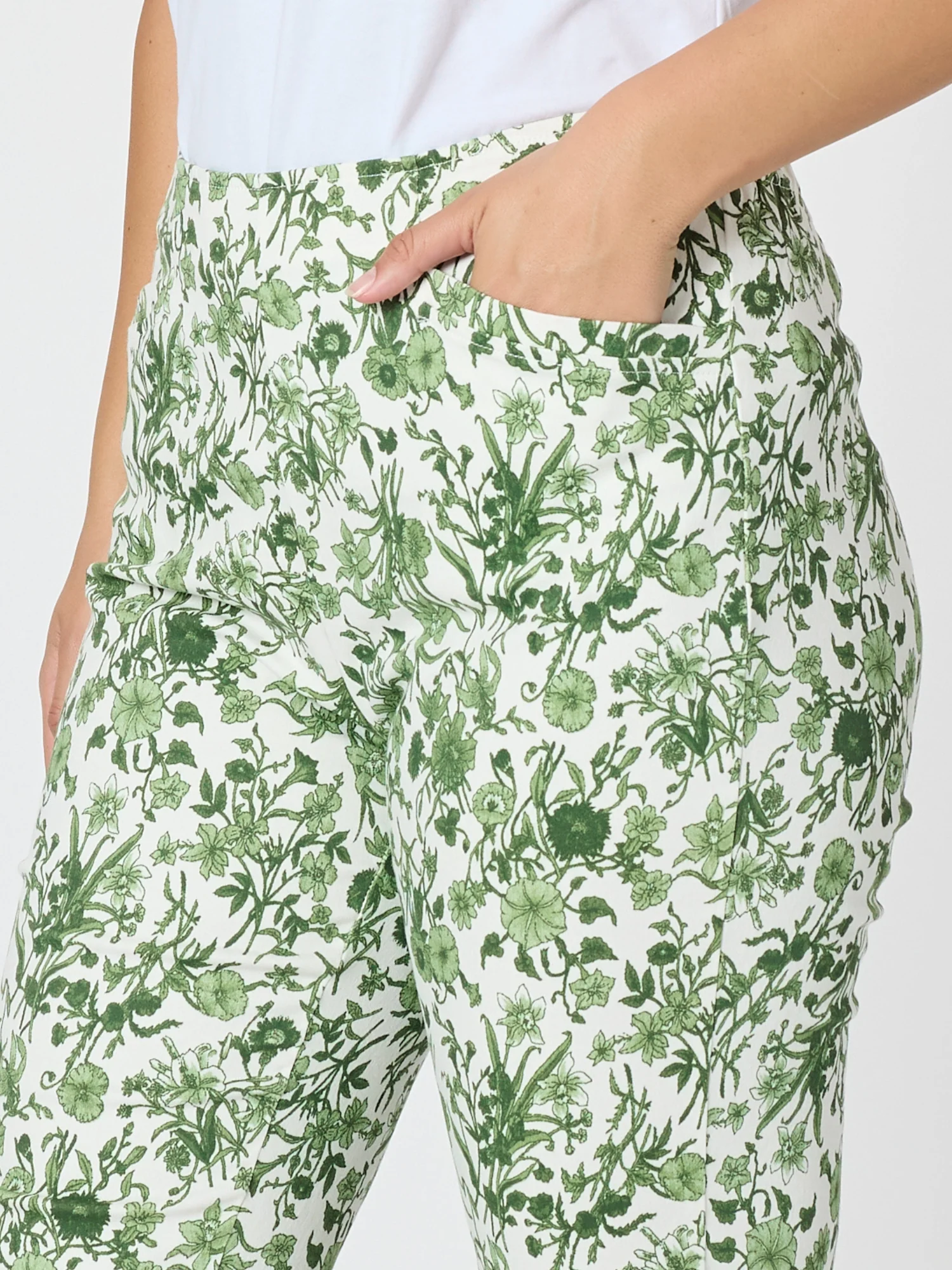 Alexandria Floral Print Pant - Basil White - Image 7