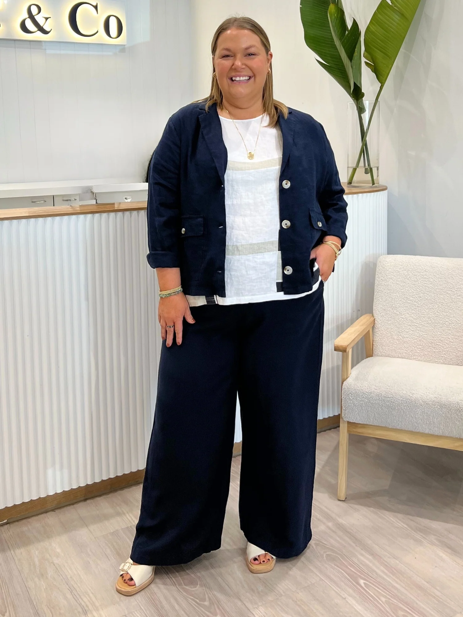 Danielle Linen Cropped Blazer - Navy - Image 2