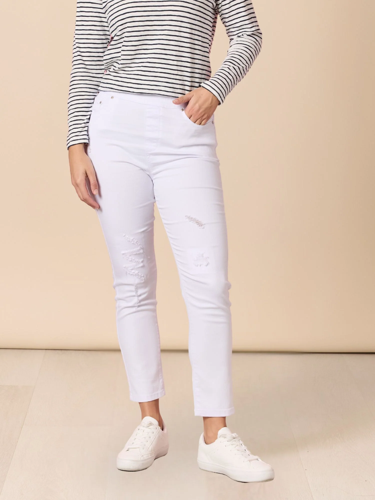 LA Distressed Pull On Stretch Denim Jean - White