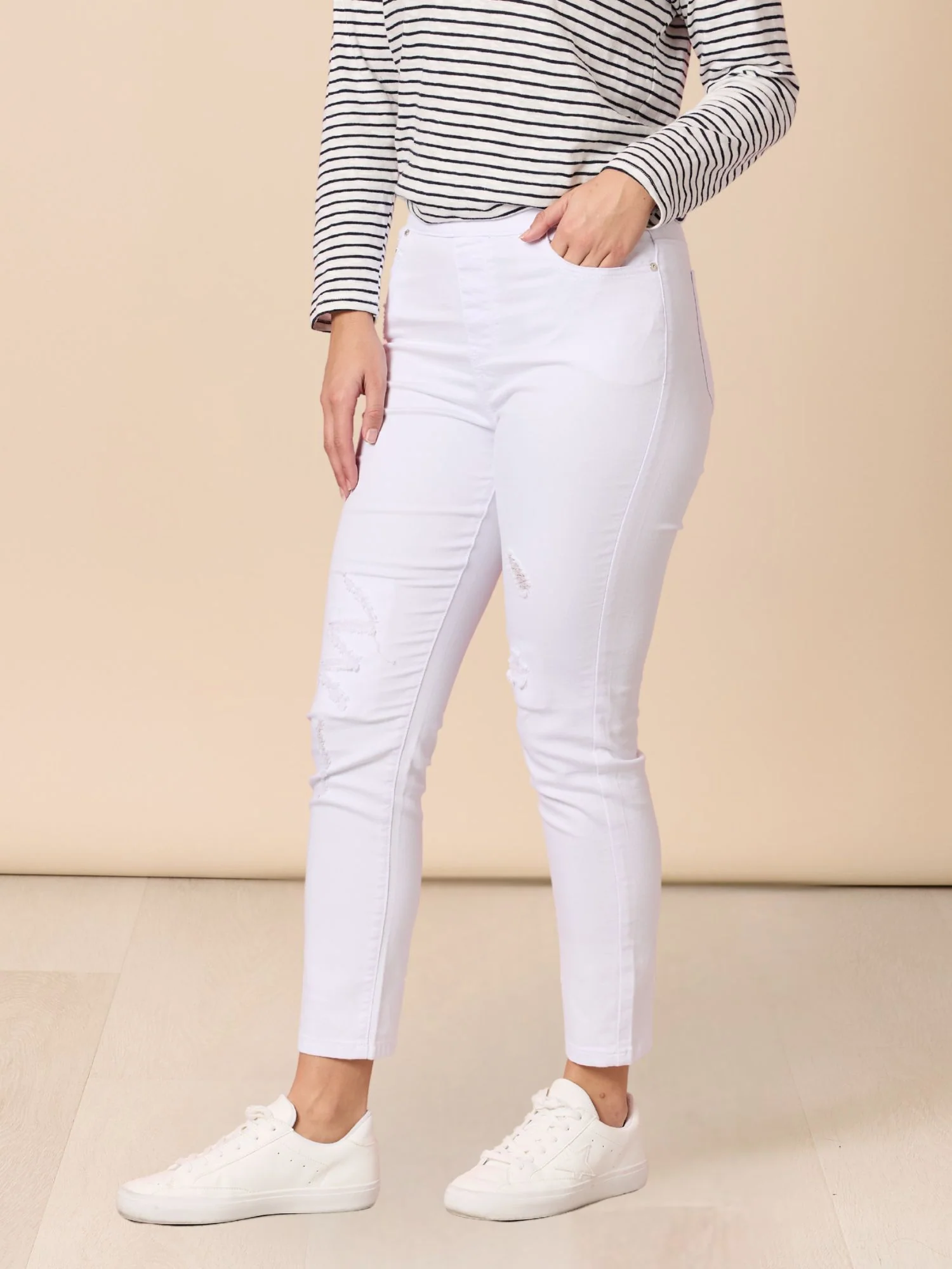 LA Distressed Pull On Stretch Denim Jean - White - Image 3