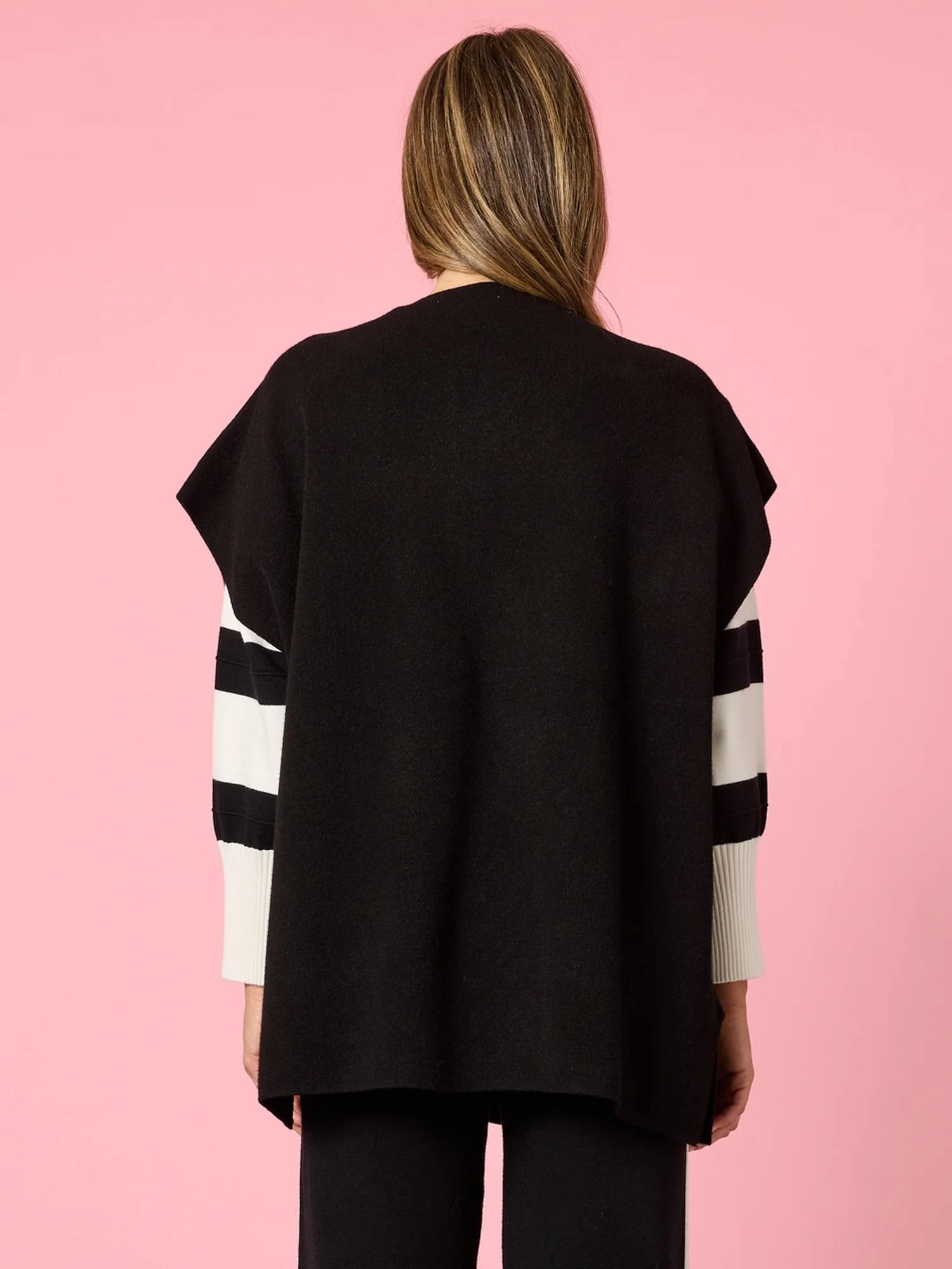 Elena Short Sleeve Zip Knit - Black - Image 4