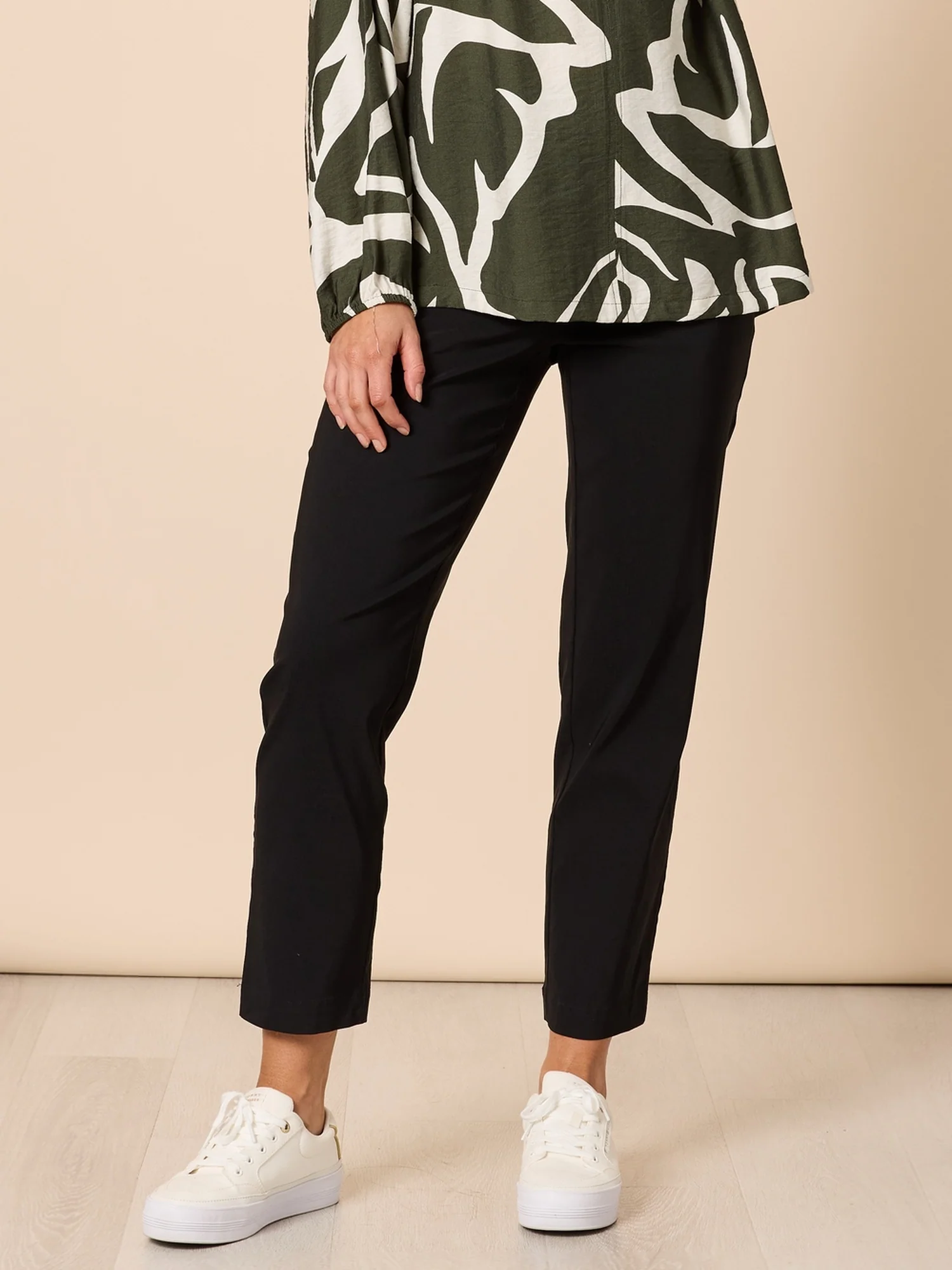 Evie Stretch Straight Leg Pant - Black