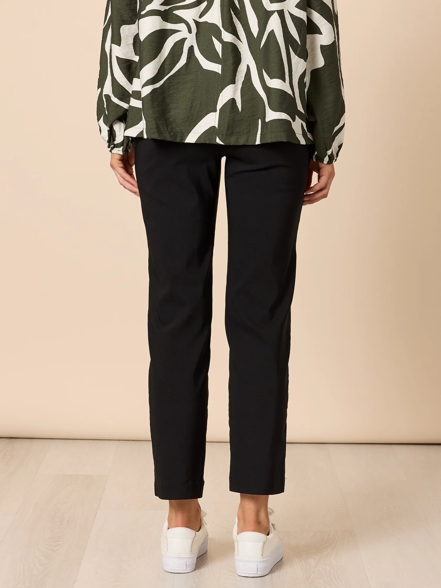 Evie Stretch Straight Leg Pant - Black - Image 4