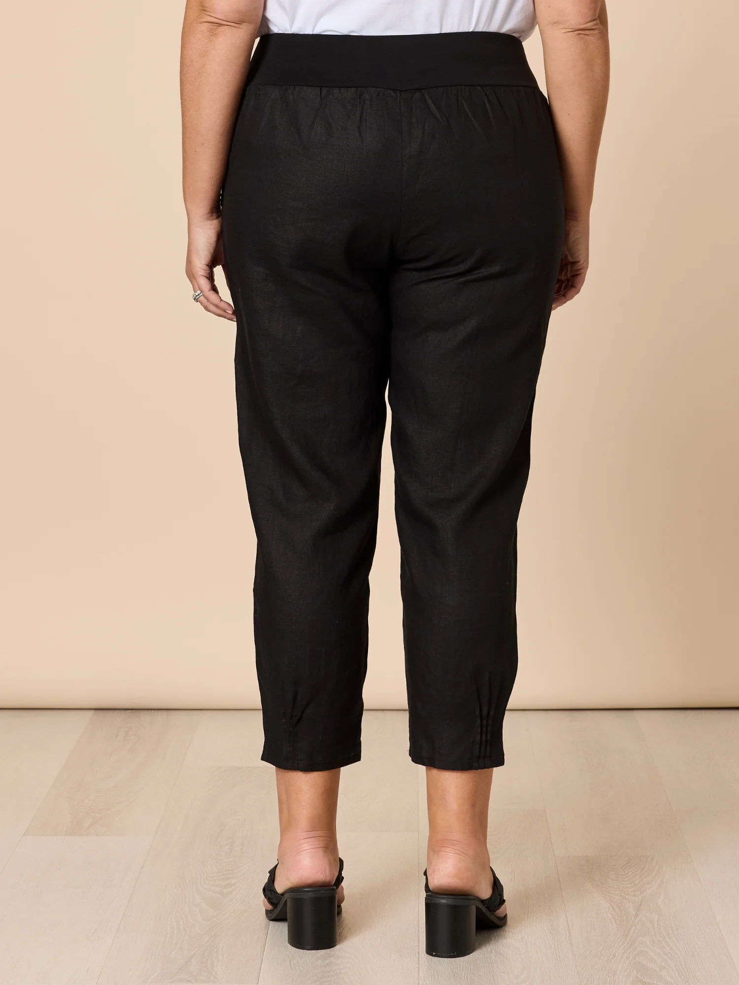 Sarah Linen Pleat Hem Pant - Black - Image 10