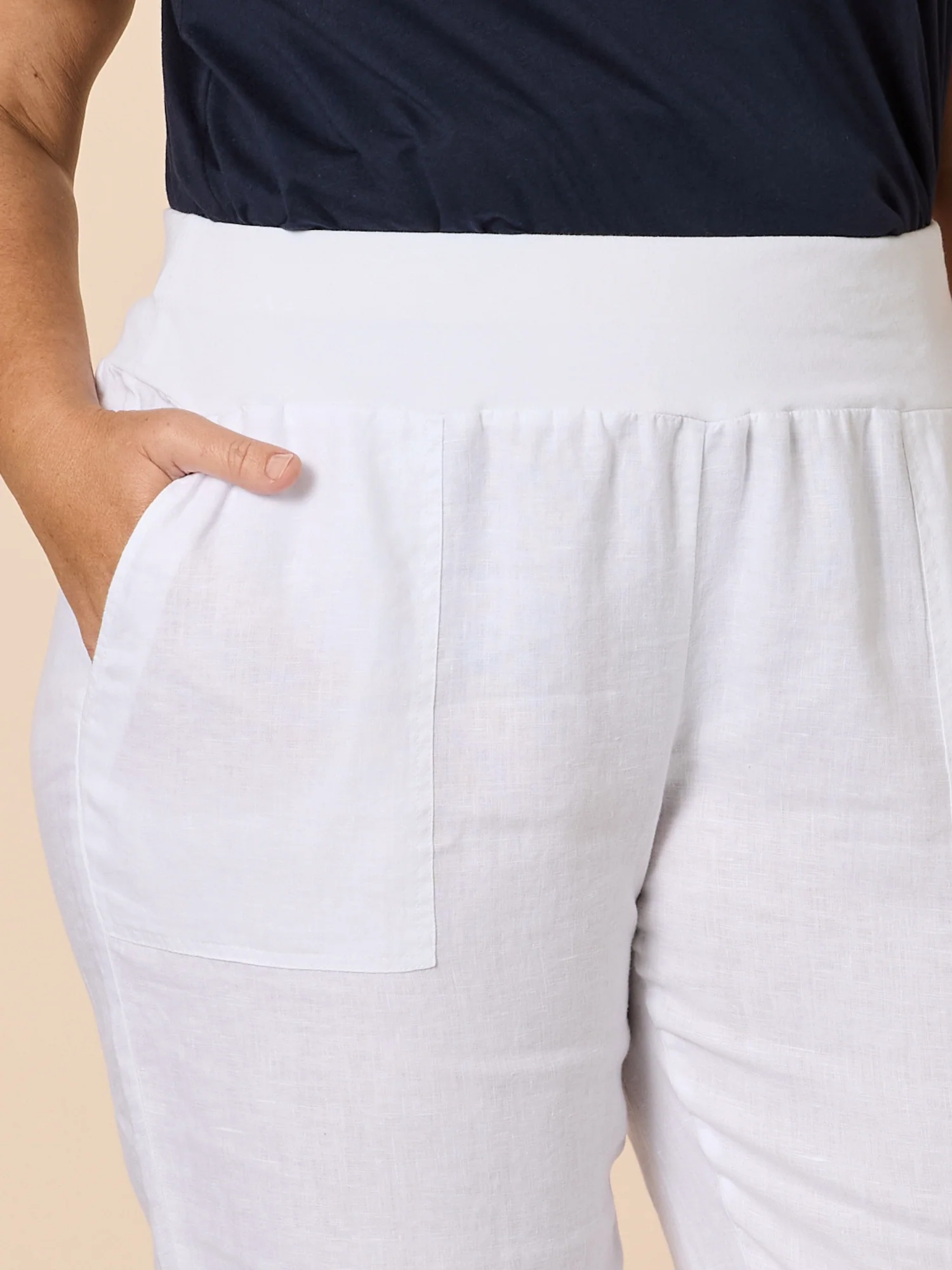 Sarah Linen Pleat Hem Pant - White - Image 10