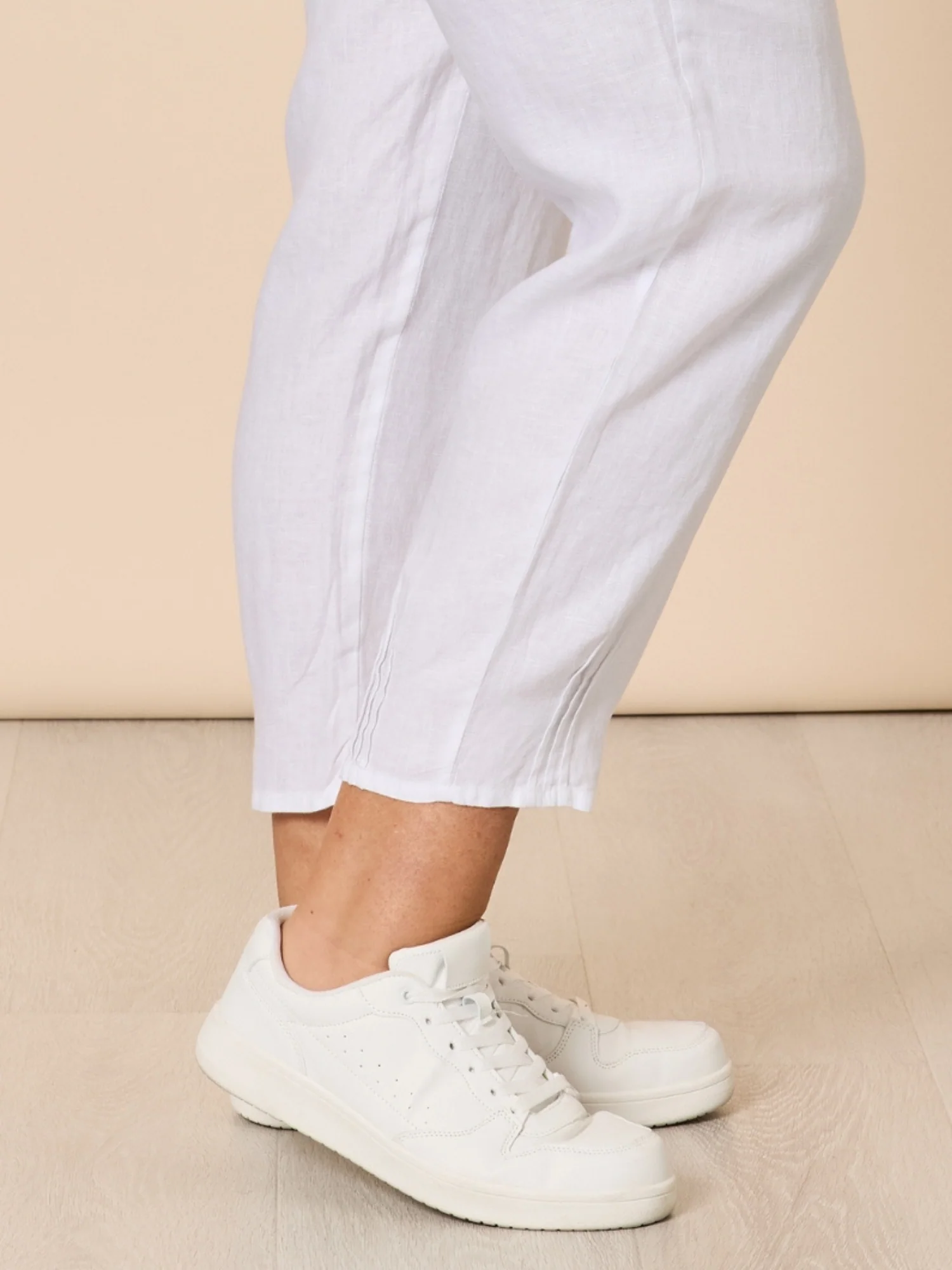 Sarah Linen Pleat Hem Pant - White - Image 8