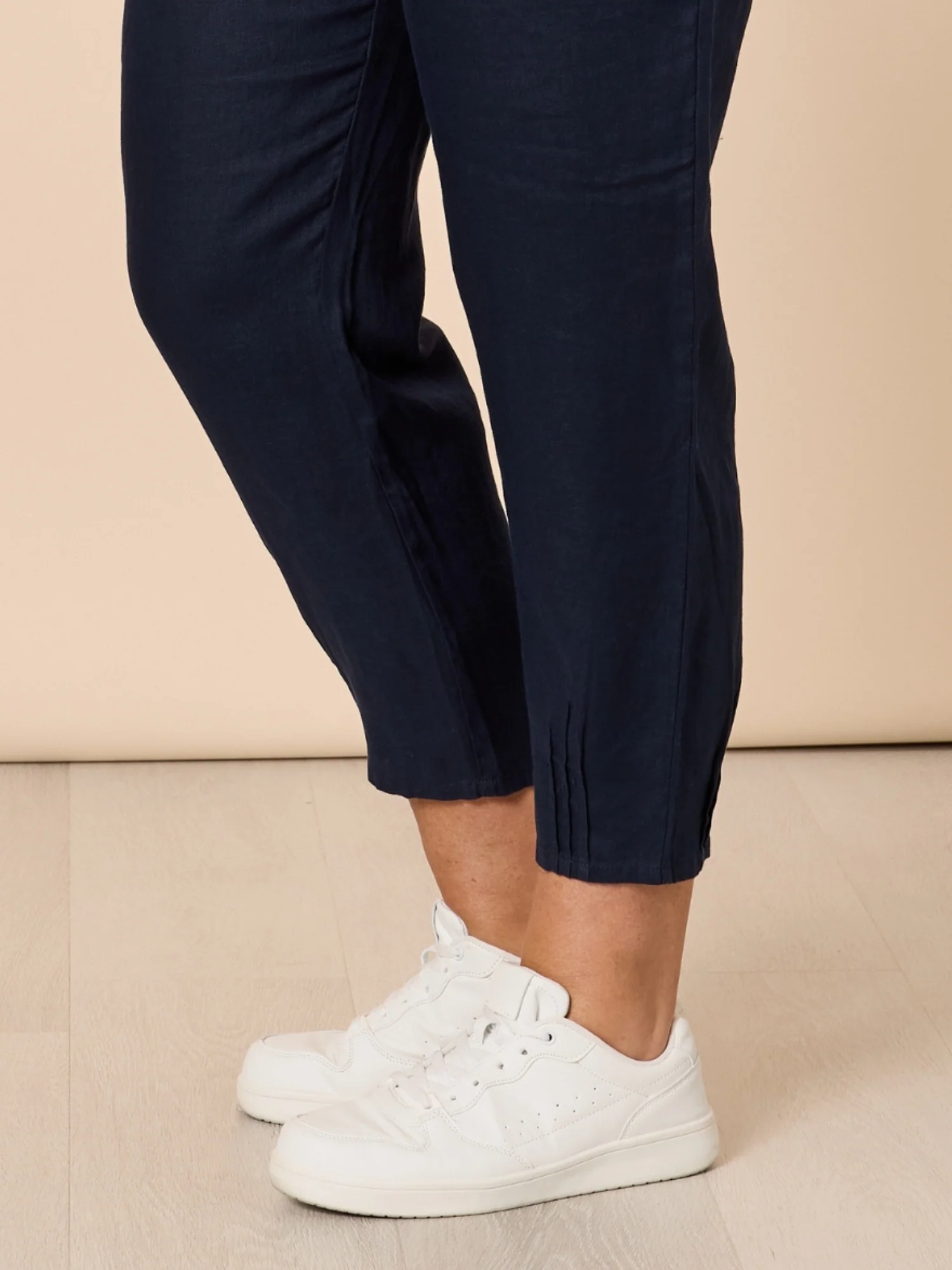 Sarah Linen Pleat Hem Pant - Navy - Image 7