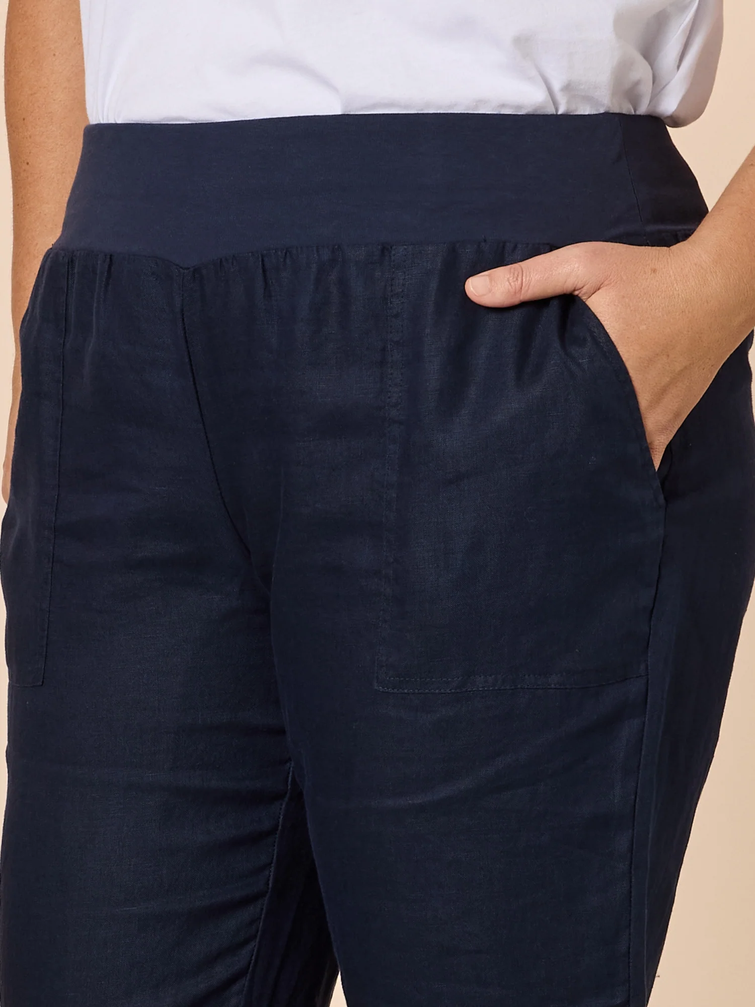 Sarah Linen Pleat Hem Pant - Navy - Image 8