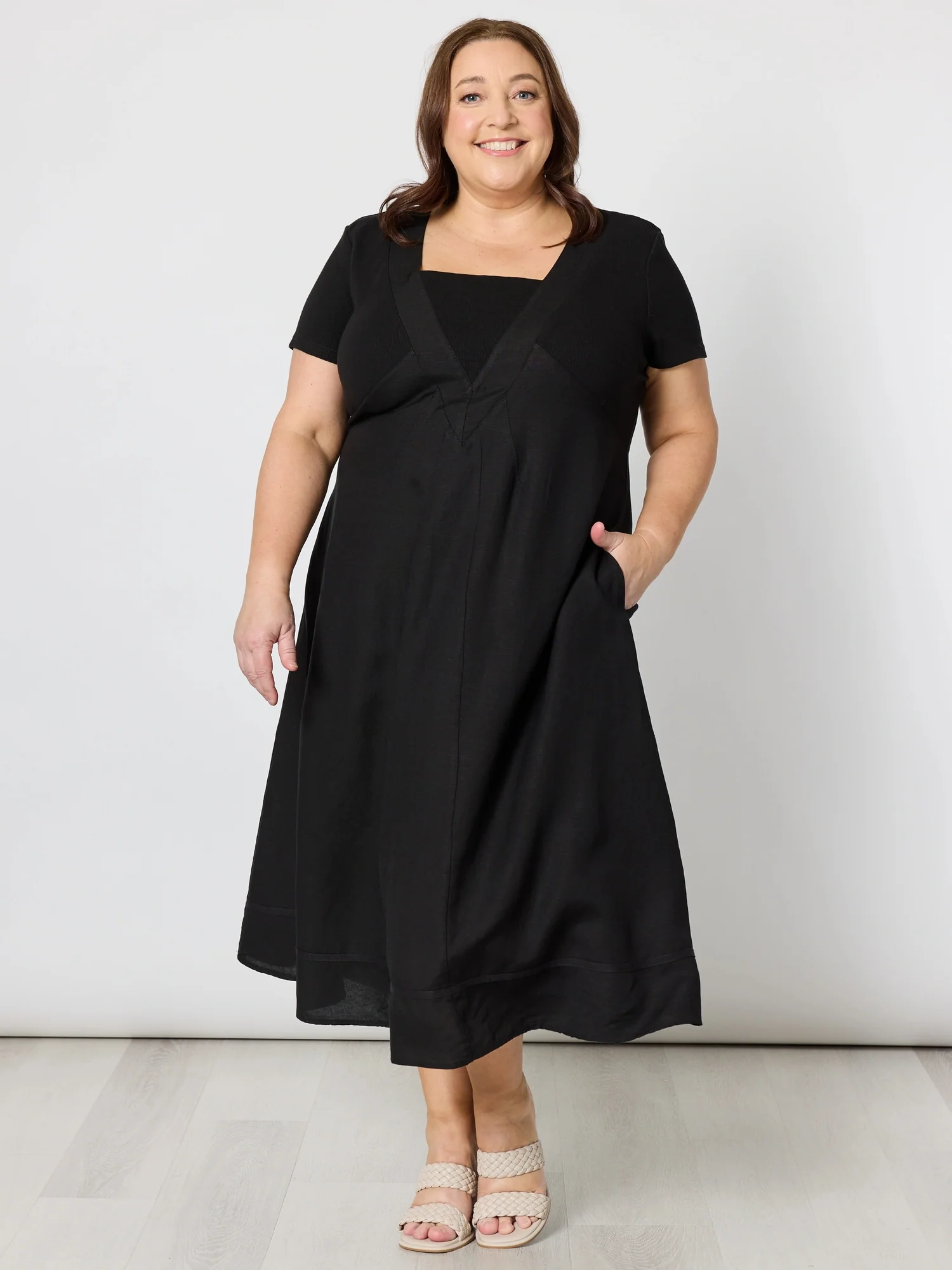 Lino Le Marais Dress - Black - Image 4
