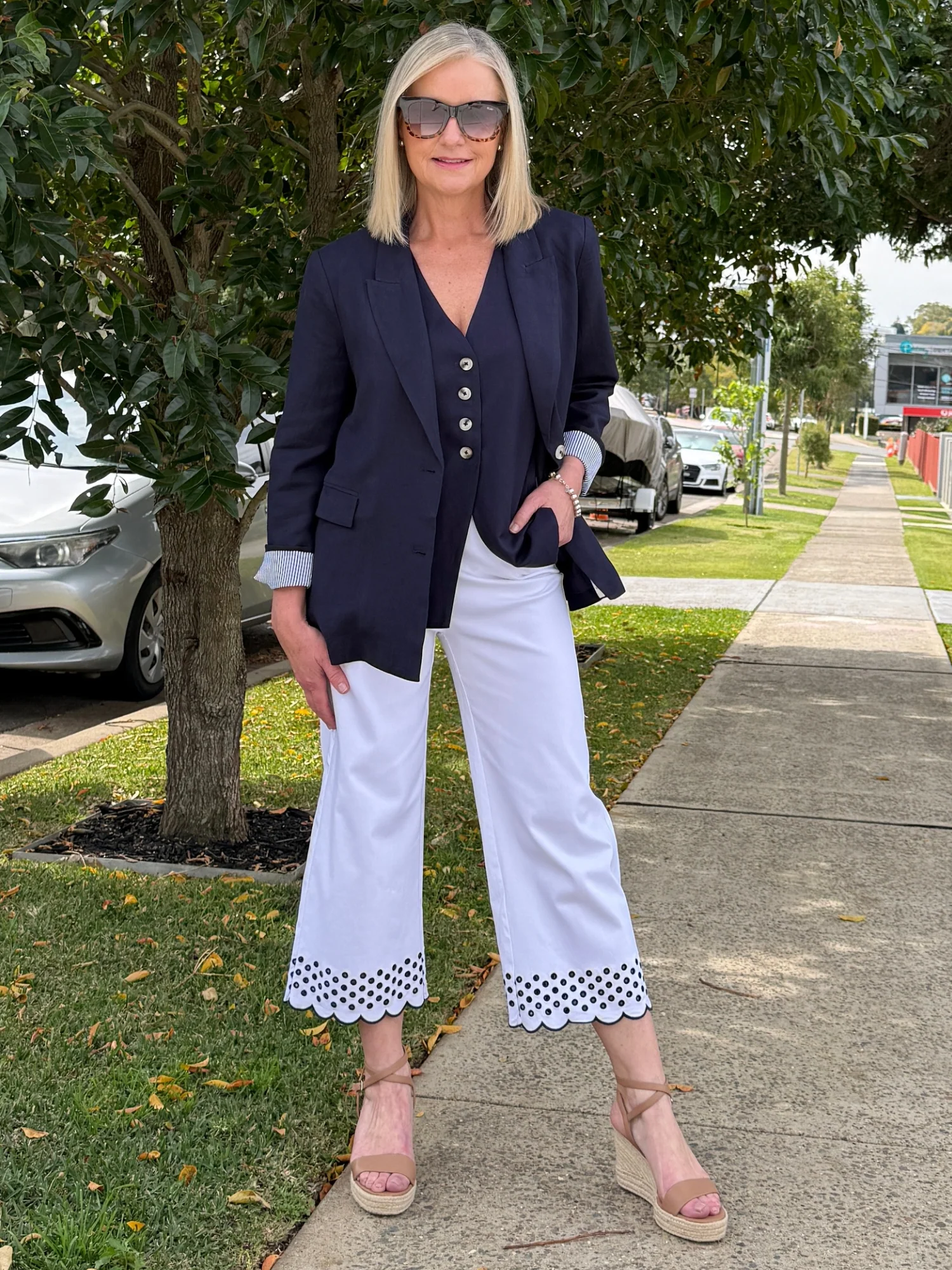 Scallop Hem Pant - White/Navy - Image 3