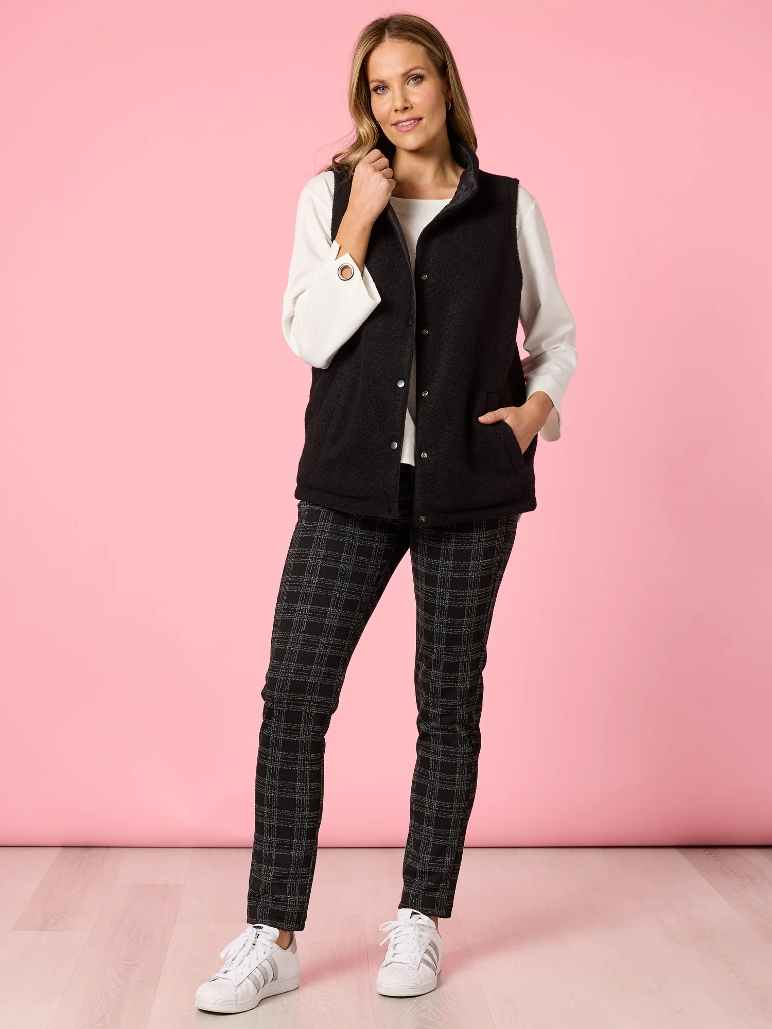 St Moritz Reversible Quilted Vest - Black - Image 5