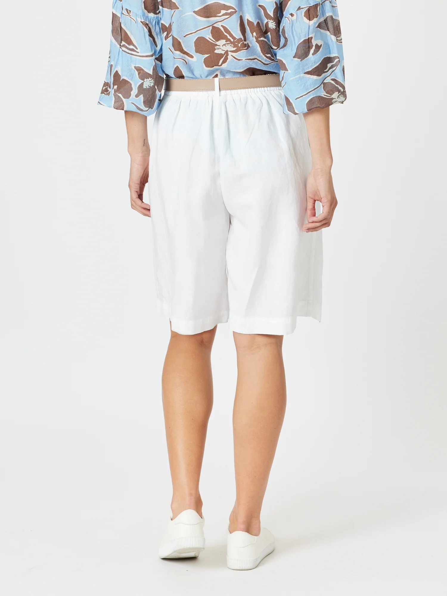 The Lino Short - White - Image 5
