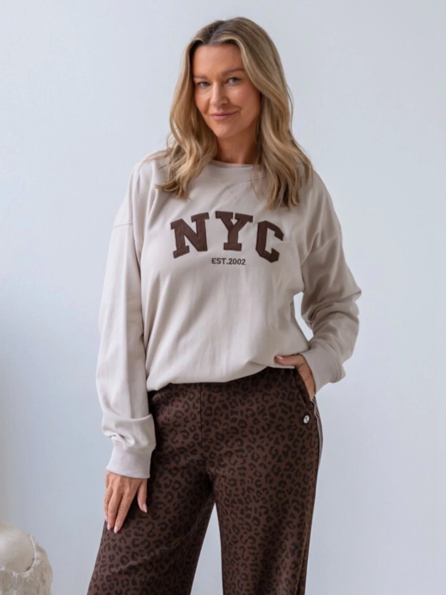 The NYC Embroidered Sweatshirt - Natural - Image 7