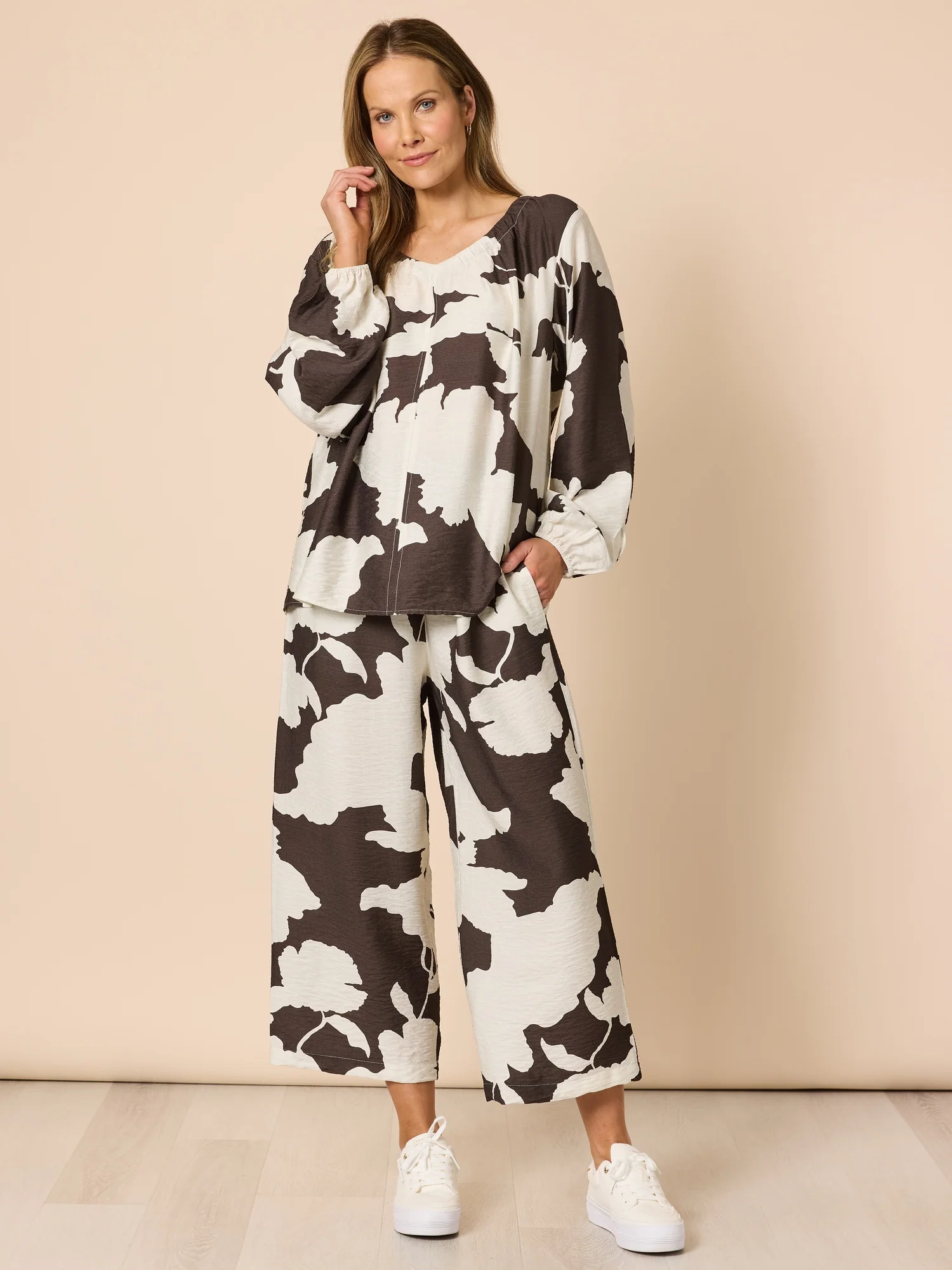 Toulouse Floral Print Wide Leg Pant - Coffee Ivory - Image 5